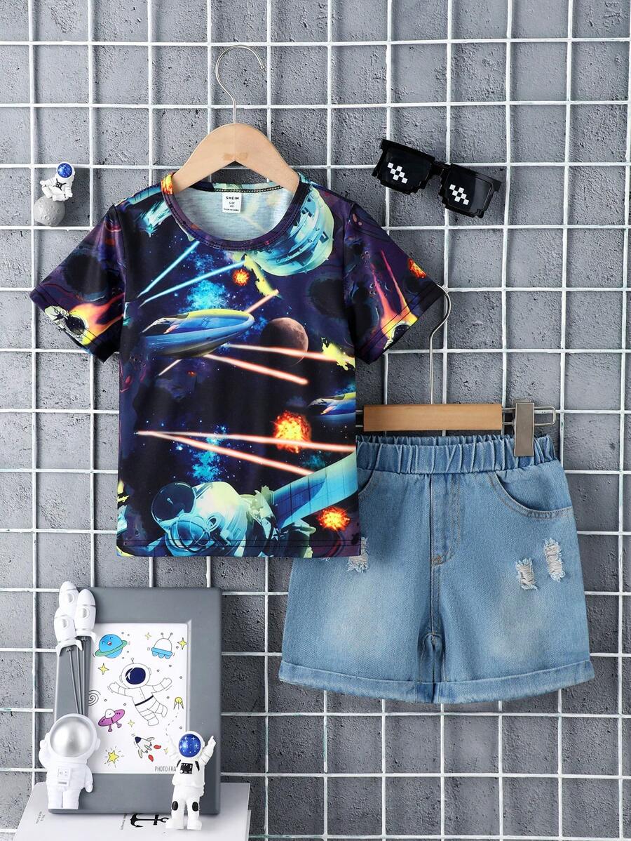 SHEIN 年輕男孩街頭復古風格的太空人印花短袖t恤配牛仔短褲套裝,適用於夏季 - 彩色 - 查看 1
