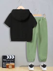 SHEIN Set cu glugă cu mânecă scurtă și pantaloni conici pentru băieți tineri, cu slogan cu controler de gaming, lejer, casual