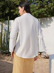 Modelyn Của phụ nữ Màu thuần Tay áo loe Áo sơ mi - trắng - Xem 2