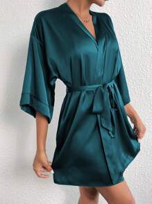 Bata de satén con cinturón y hombros caídos, sin conjunto de lencería, lujosa ropa de estar en casa