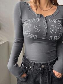 DAZY 字母印花半扣圓領修身長袖女士t恤 - 淺灰色 - 查看 3