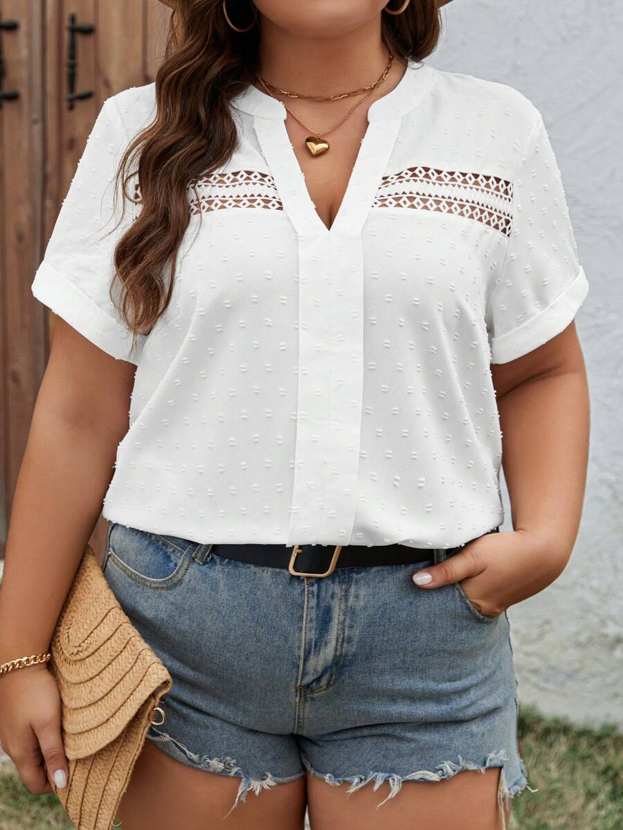 SHEIN LUNE 大尺碼純色蕾絲拼接衫,配有凸出的領口 - 白色 - 查看 1