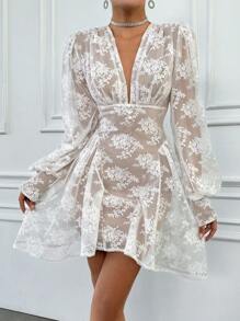 EURMUSE 蕾絲v領燈籠袖傘狀下擺裙裝 - 白色 - 查看 6