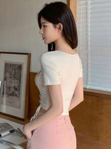 DAZY 女士不对称下摆荷叶边细节 T 恤 夏季