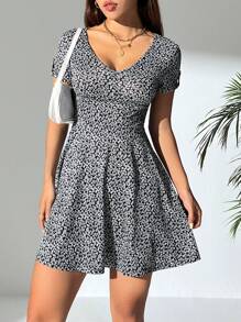 SHEIN PETITE 花卉印花束腰連衣裙