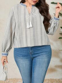 Mulvari 大尺碼條紋編織帶拼接領帶上衣 - 黑與白 - 查看 3