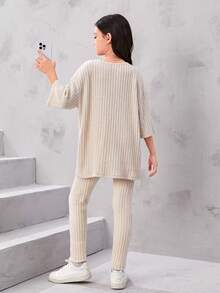 SHEIN Cô gái Tween Lỏng lẻo Ngắn tay Áo thun Và Quần Bộ Với Khía Đường viền cổ áo , Lá thư Vá lại - Màu be - Xem 4