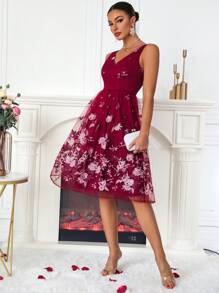 SHEIN Privé Ladies' Sleeveless V-Neck Mesh Embroidered Cocktail Dress - Burgundy - View 5