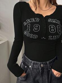 DAZY 女士紧身长袖T恤，半开襟纽扣，圆领，字母印花，秋季学院风上衣，长袖女式上衣，图案T恤 - 黑色 - 查看 5