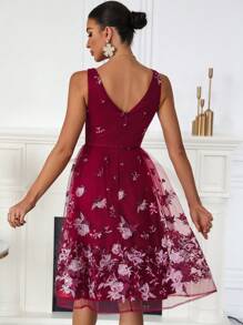 SHEIN Privé Ladies' Sleeveless V-Neck Mesh Embroidered Cocktail Dress - Burgundy - View 2