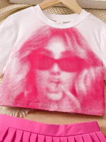 SHEIN Conjunto De Camiseta De Manga Corta Con Estampado De Retrato Y Falda Plisada Para Niñas Preadolescentes, 2 Piezas Por Juego - Rosa Fucsia - Ver 3