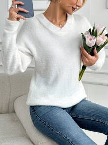 RueChic Solid Crossover Fuzzy Sweater - trắng - Xem 2