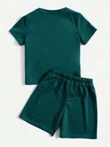SHEIN 年輕男孩字母印花短袖t恤和短褲休閒舒適裝套裝 - 墨綠色 - 查看 2