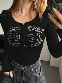 DAZY 女士紧身长袖T恤，半开襟纽扣，圆领，字母印花，秋季学院风上衣，长袖女式上衣，图案T恤 - 黑色 - 查看 2