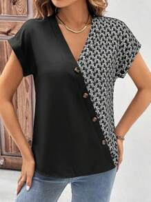 EMERY ROSE Women's Geometric Print Batwing Short Sleeve Shirt - Black - View 5