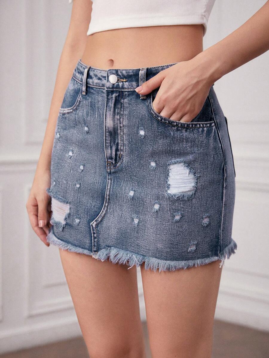 Forever 21 تنورة جينز نسائية بحاشية مهترئة ممزقة - الأزرق - مشاهدة 1