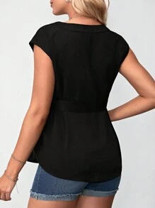 SHEIN Maternity Notched Collar Sleeveless Blouse With Belt Design
