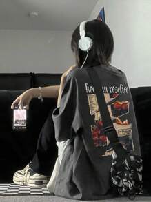 女士夏季休闲报纸字母印花落肩袖超宽松 T 恤 - 深灰色 - 查看 1