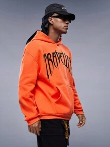 Manfinity RebelGame Lỏng lẻo phù hợp Nam Động tác & Đồ họa Chữ cái Túi kangaroo Hoodie - trái cam - Xem 6