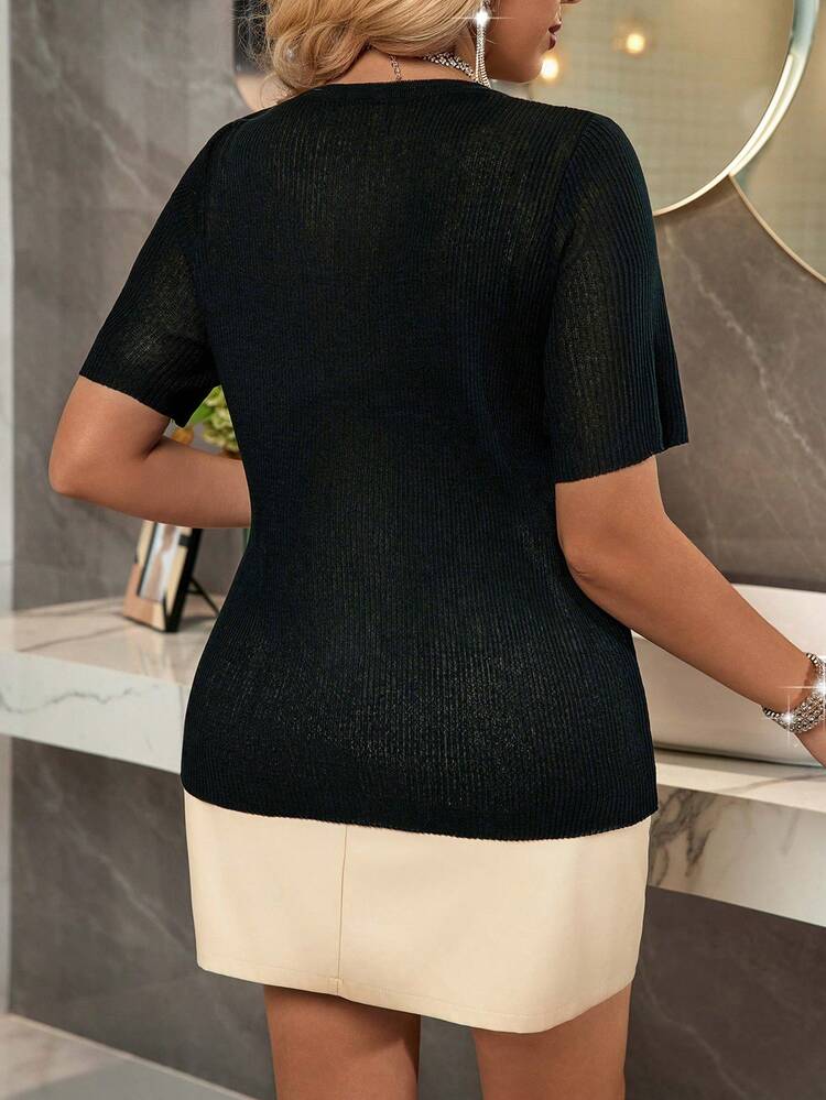 Plus Size Women's Short-Sleeve Knit Top With Chain Decoration