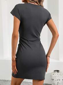 SHEIN LUNE Solid Color Round Neck Slim Fit Pleated Dress