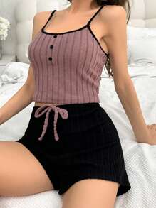 Conjunto de top tipo camiseta y shorts con detalles de botones y ribetes de contraste para mujer, atuendo de estar en casa y de descanso