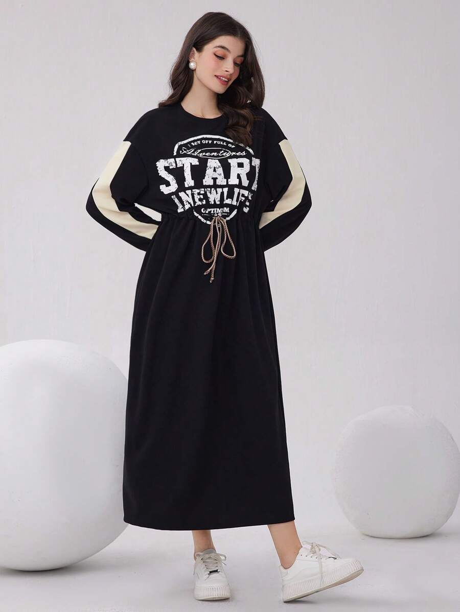 Mulvari 标语图案落肩抽绳腰部连衣裙 - 黑色 - 查看 1