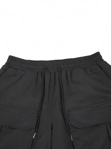 Manfinity EMRG 宽松版型男士工装短裤，带翻盖口袋和抽绳腰带