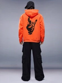 Manfinity RebelGame Lỏng lẻo phù hợp Nam Động tác & Đồ họa Chữ cái Túi kangaroo Hoodie - trái cam - Xem 3