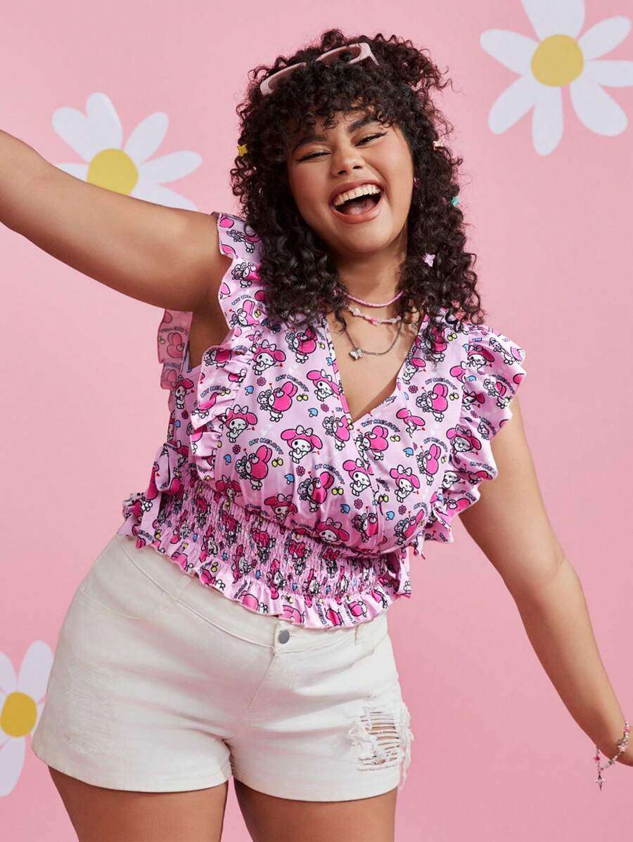 HELLO KITTY AND FRIENDS | SHEIN Mujeres Plus Blusa Rosa Con Estampado De Dibujos Animados Y Cuello En V Con Ribetes Con Volantes Para La Primavera Y El Verano - Rosa - Ver 1