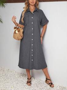 SHEIN LUNE 鬆身牛仔裙,採用前鈕式設計和口袋