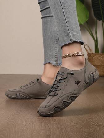 秋冬女士休闲运动鞋，手工章鱼装饰运动健身训练鞋，时尚摩托车橡胶防滑一脚蹬乐福鞋