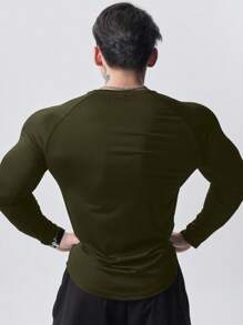 Manfinity Sport PWRUP Camiseta de running de estilo novio con diseño de impresión de letras y bandera, camisa de manga larga para hombre