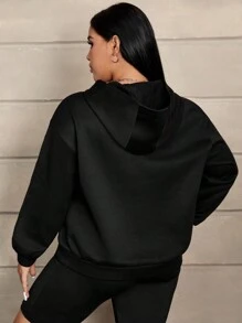 SHEIN EZwear Áo thun nữ có mũ trùm đầu có kích thước thông thường có in hình giải trí có tay áo dài - màu đen - Xem 4