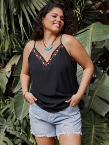 SHEIN Clasi 大尺碼花邊刺繡v領背心上衣 - 黑色 - 查看 4