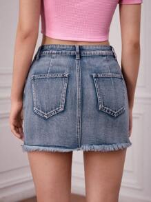 Forever 21 تنورة جينز نسائية بحاشية مهترئة ممزقة - الأزرق - مشاهدة 2