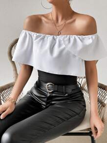 Chiquease Blusa Feminina De Dois Tons Com Decote Assimétrico E Babados - Preto e Branco - Visão 5