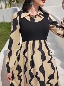 Modelyn Robe modeste à manches de lanterne longues avec imprimé vagues - Nude - Voir 1