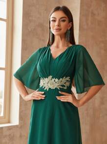SHEIN Belle Vestido Longo Elegante Decote em V com Bordado e Aplicação na Cintura Marcada para Mulheres - Verde Escuro - Visão 3