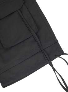 Manfinity EMRG 宽松版型男士工装短裤，带翻盖口袋和抽绳腰带