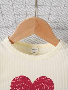 SHEIN Top De Corazón Y Letra Para Niñas Jóvenes Y Shorts De Color Sólido 2 Piezas/set - Rojo - Ver 3