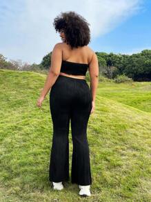 SHEIN EZwear Duży rozmiar teksturowany asymetryczny top bez ramiączek i rozkloszowane spodnie dzianinowy dwuczęściowy zestaw damski w dużym rozmiarze