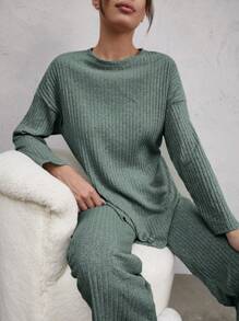 RueChic Tee-shirt à épaule tombante avec ourlet fendu et pantalon