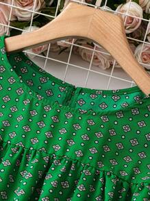 SHEIN LUNE Blusa Plus Size Com Gola Redonda, Estampa Por Toda A Peça E Mangas Com Babados - Verde - Visão 5