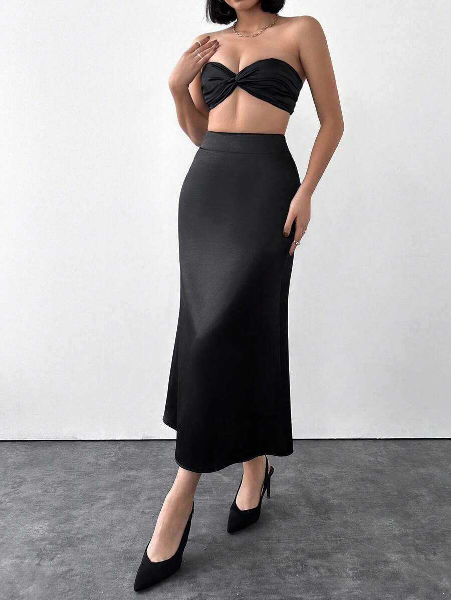 EURMUSE Solid Color Twist Front Strapless Top And Skirt Set - Black - View 1