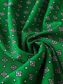 SHEIN LUNE Blusa Plus Size Com Gola Redonda, Estampa Por Toda A Peça E Mangas Com Babados - Verde - Visão 4