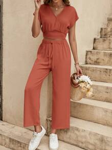 SHEIN VCAY Conjunto de dos piezas con top de manga murciélago de cuello en V de unicolor y pantalones - Rojo - Ver 4