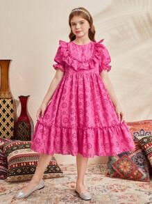 SHEIN Vestido De Manga Abullonada De Longitud Media Para Niñas Preadolescentes Con Cuello Redondo Bordado, Color Sólido Y Dobladillo De Volantes Para Ocasiones Informales - Rosa - Ver 1