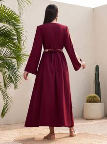 Al Najma 勃艮第红色女式长袖刺绣 V 领阿拉伯长裙 - 酒紅色 - 查看 2