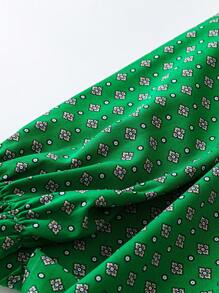 SHEIN LUNE Blusa Plus Size Com Gola Redonda, Estampa Por Toda A Peça E Mangas Com Babados - Verde - Visão 3